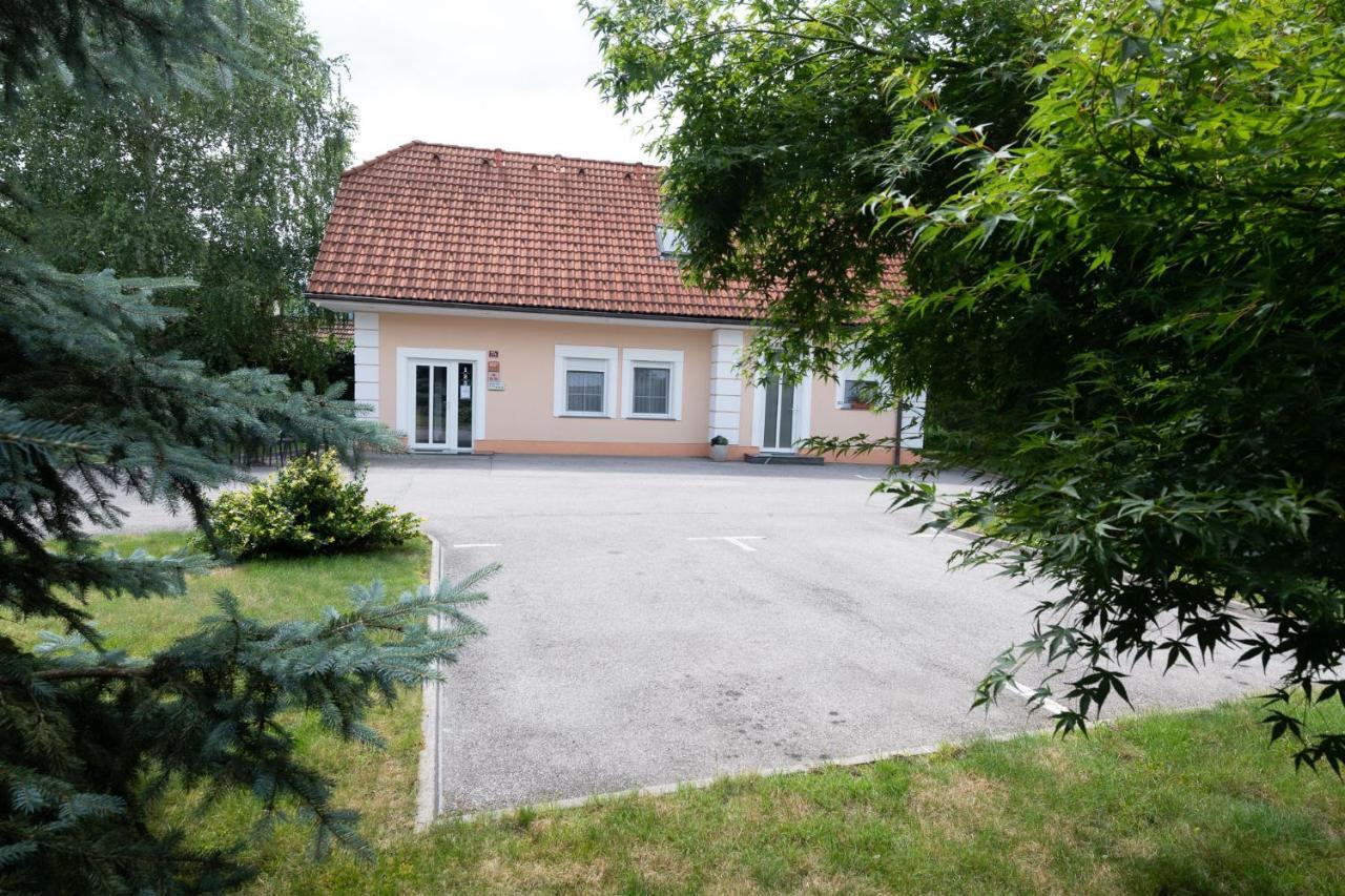 Apartmaji In Sobe Ramar Straza Buitenkant foto