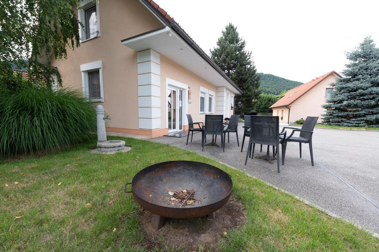 Apartmaji In Sobe Ramar Straza Buitenkant foto