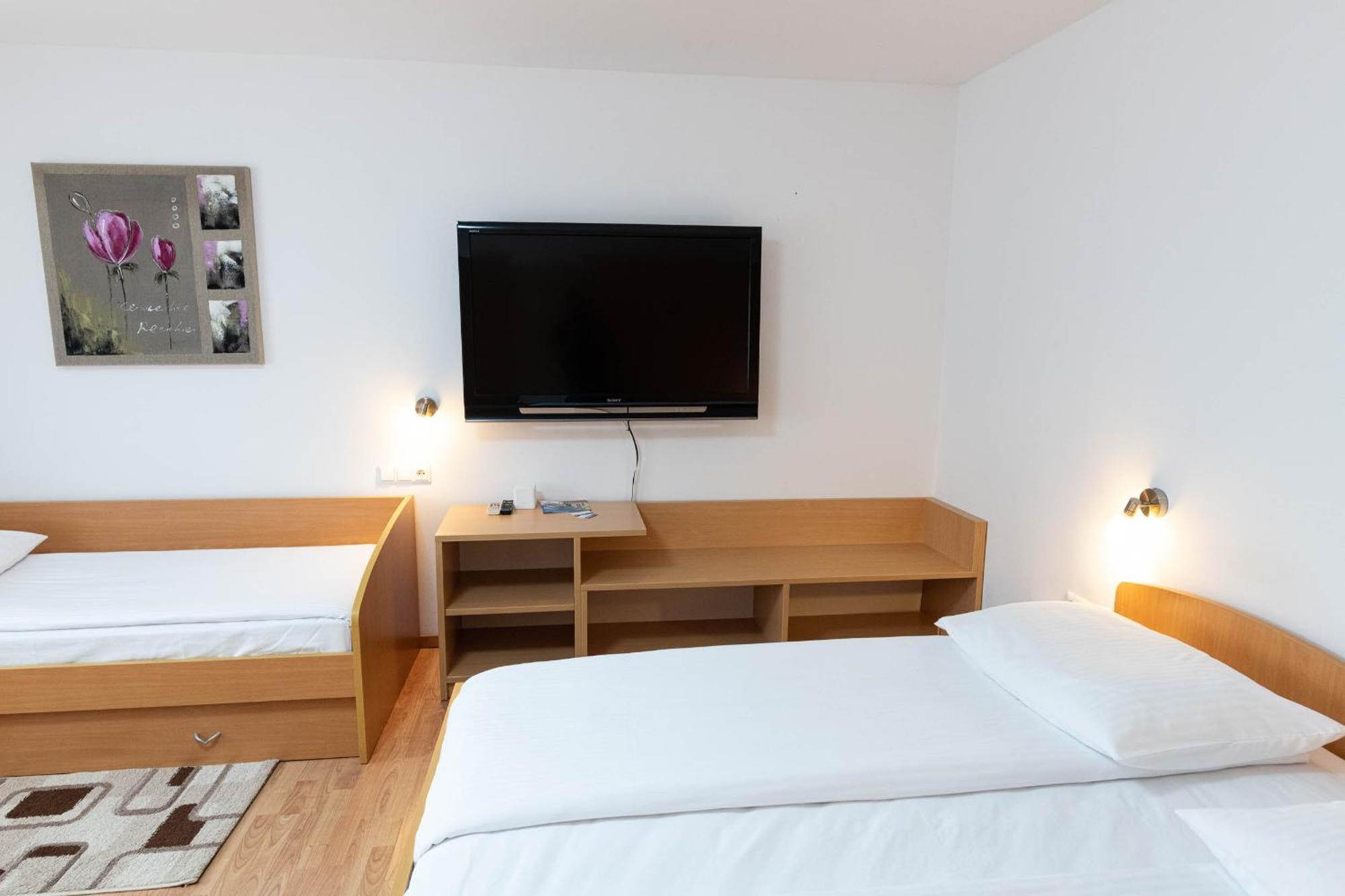 Apartmaji In Sobe Ramar Straza Buitenkant foto