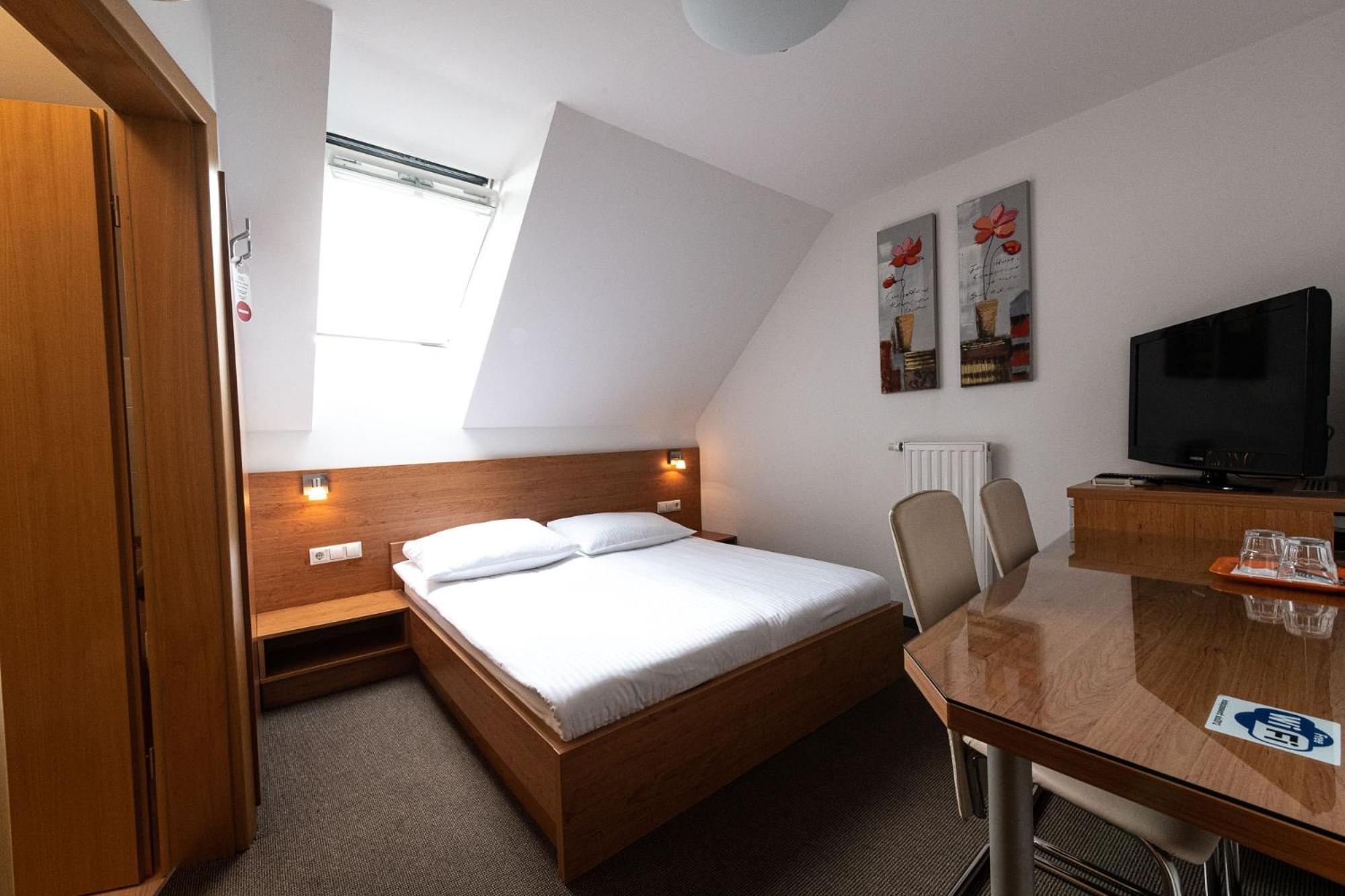 Apartmaji In Sobe Ramar Straza Buitenkant foto